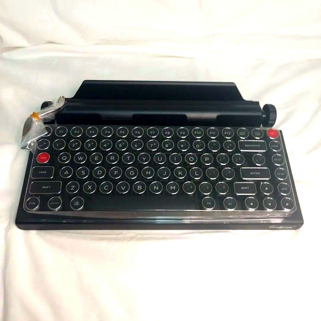 【未使用】QWERKYTOYS キーボード 本体　レトロ風 タイプライター風キーボード「Qwerkywriter」でレトロメカニカルの