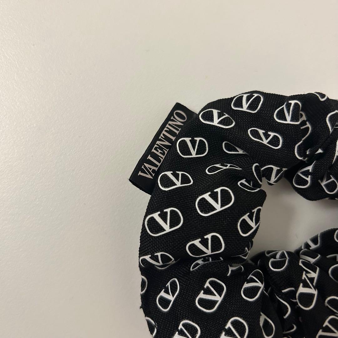 ヴァレンティノ VALENTINO シュシュ ノベルティー - メルカリ