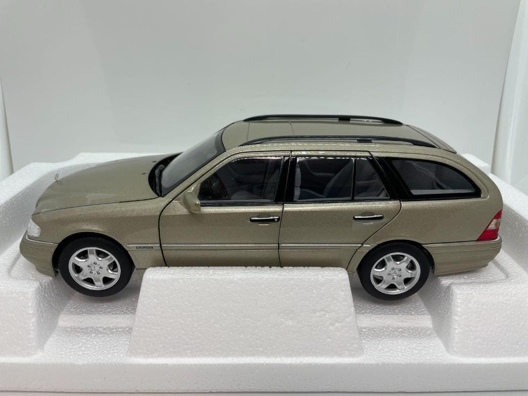 304-037 ノレブ 1/18 ベンツ C-Class T-Model - メルカリ