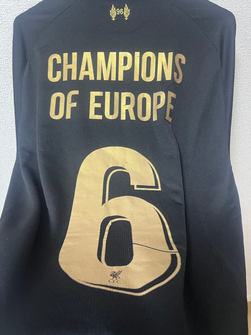 リバプールFC 18/19UCL優勝記念ユニフォーム 黒×金 L-XLサイズ - メルカリ