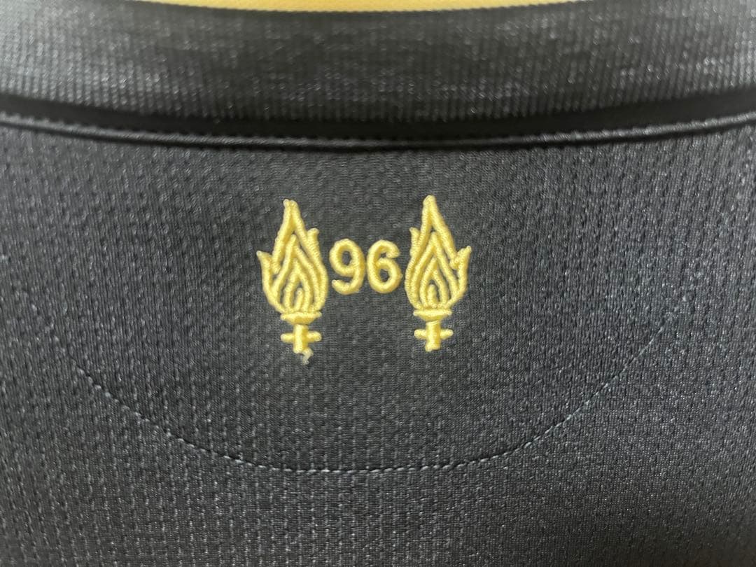 リバプールFC 18/19UCL優勝記念ユニフォーム 黒×金 L-XLサイズ - メルカリ