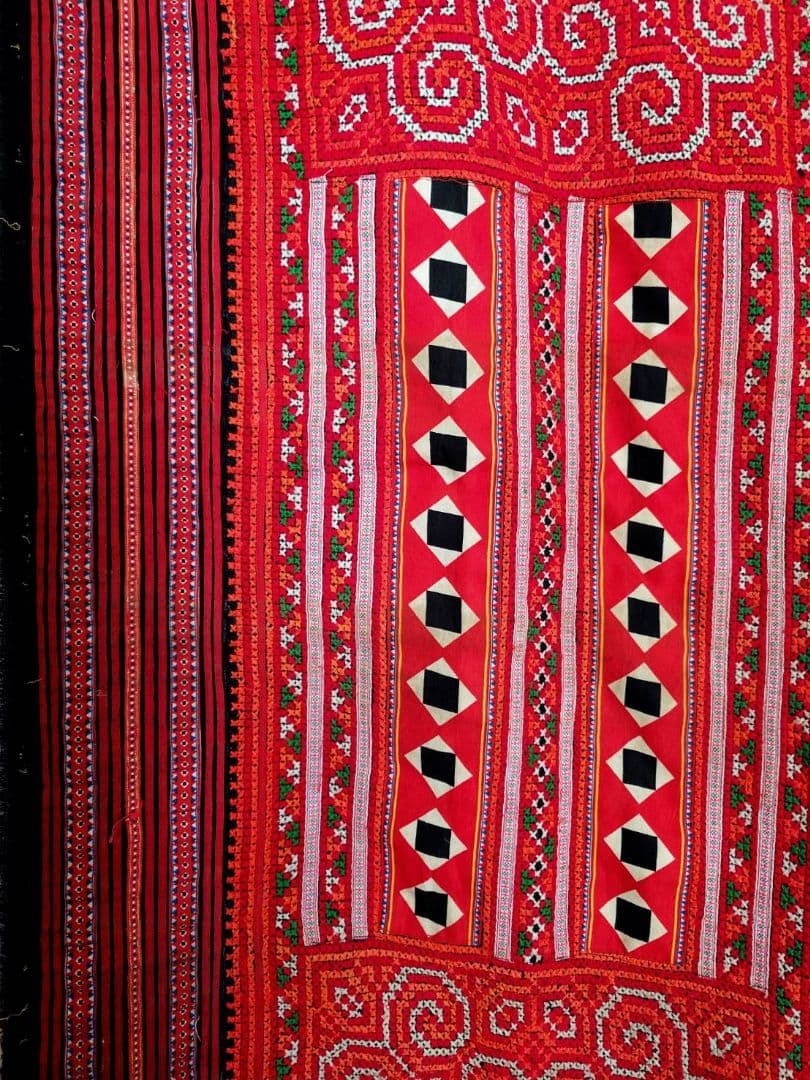 【東南アジアの布】タイ 山岳民族の衣装 スカート 古布 アンティーク