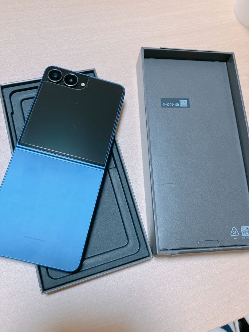 Galaxy Z Flip7 SIMフリー 美品｜使用ほぼなし｜残債なし 国内版 中古】SAMSUNG 国内版 【SIMフリー】 Galaxy Z Flip7 ジェットブラック