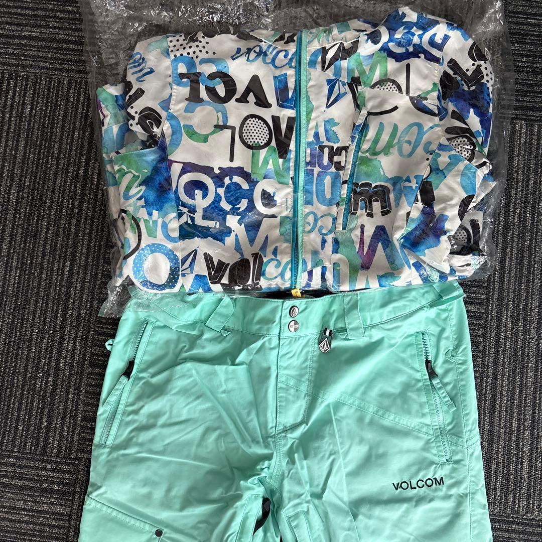 VOLCOM スノーボードウェアセット ミントグリーン VOLCOM スノーボードウェアセット ミントグリーン ボルコム(VOLCOM
