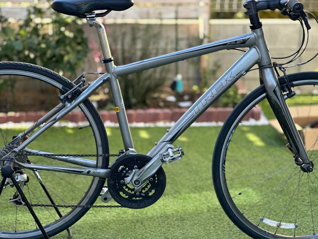 TREK 7.3FX クロスバイク（Deore/LX搭載・直接引取限定）