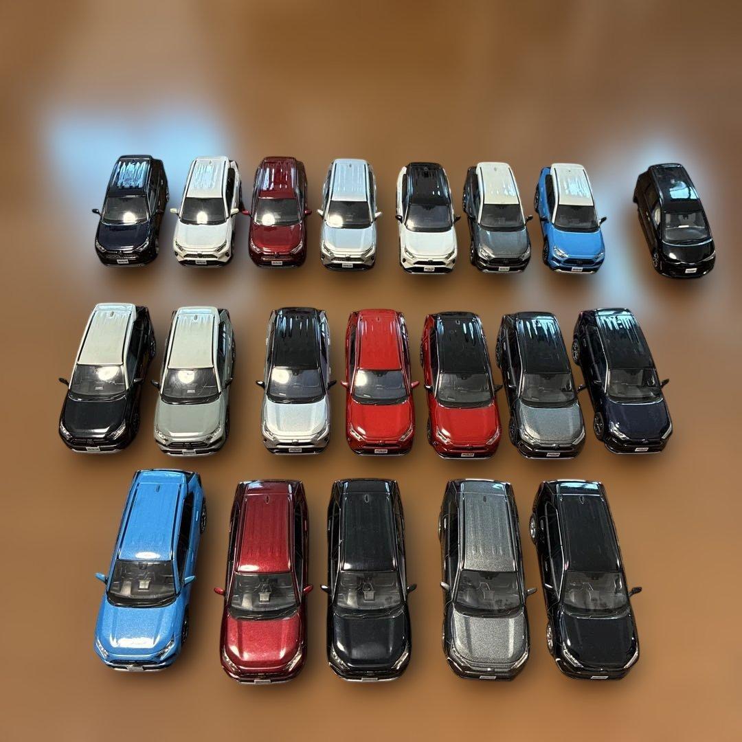 ヨ*ー様 値下げしました。トヨタ　RAV4 カラーサンプル19台+おまけ Amazon | 1/30 トヨタ 新型RAV4 ラブ4 アドベンチャー カラーサンプル