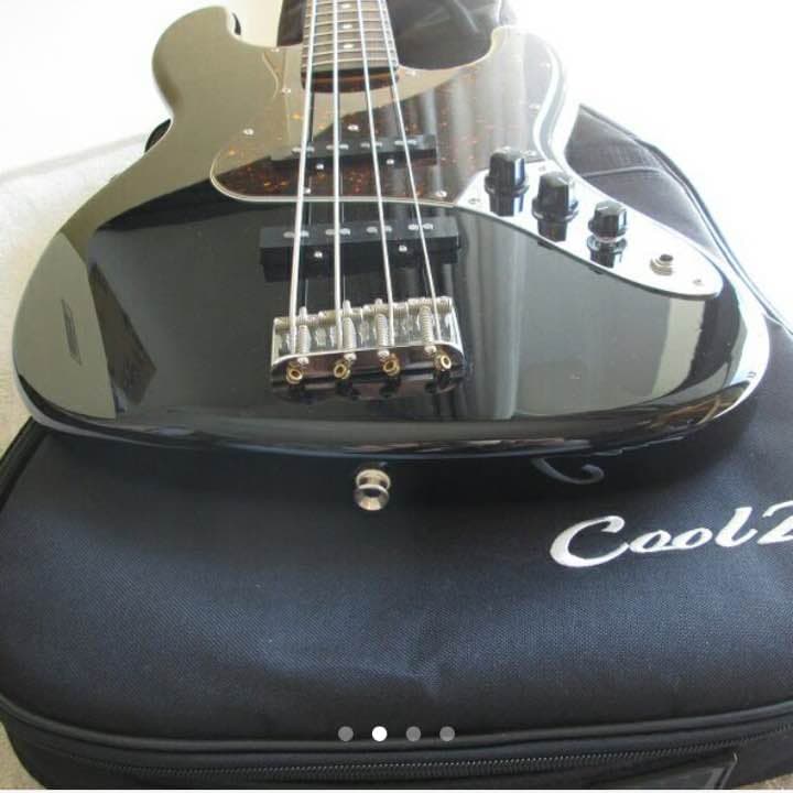 エレキベース Coolz 定価7万
