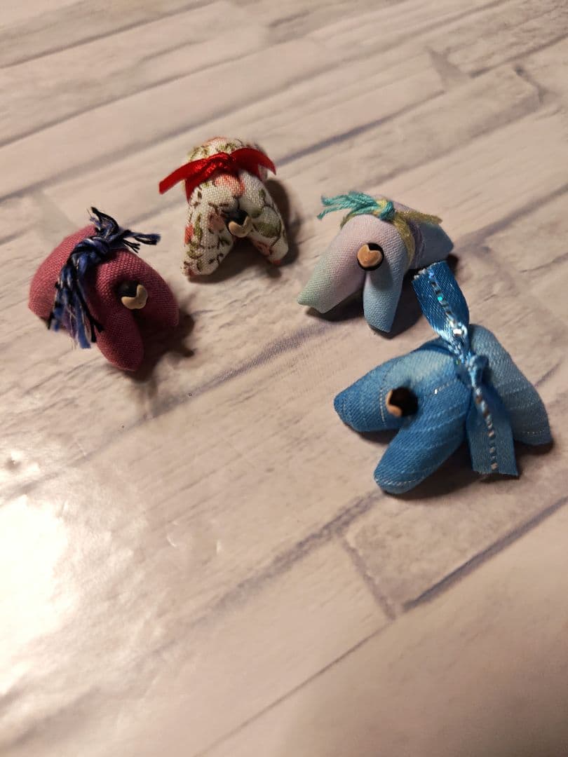 ハンドメイド くくり花1350個＋ビーズ付きくくり花300個 セット - メルカリ