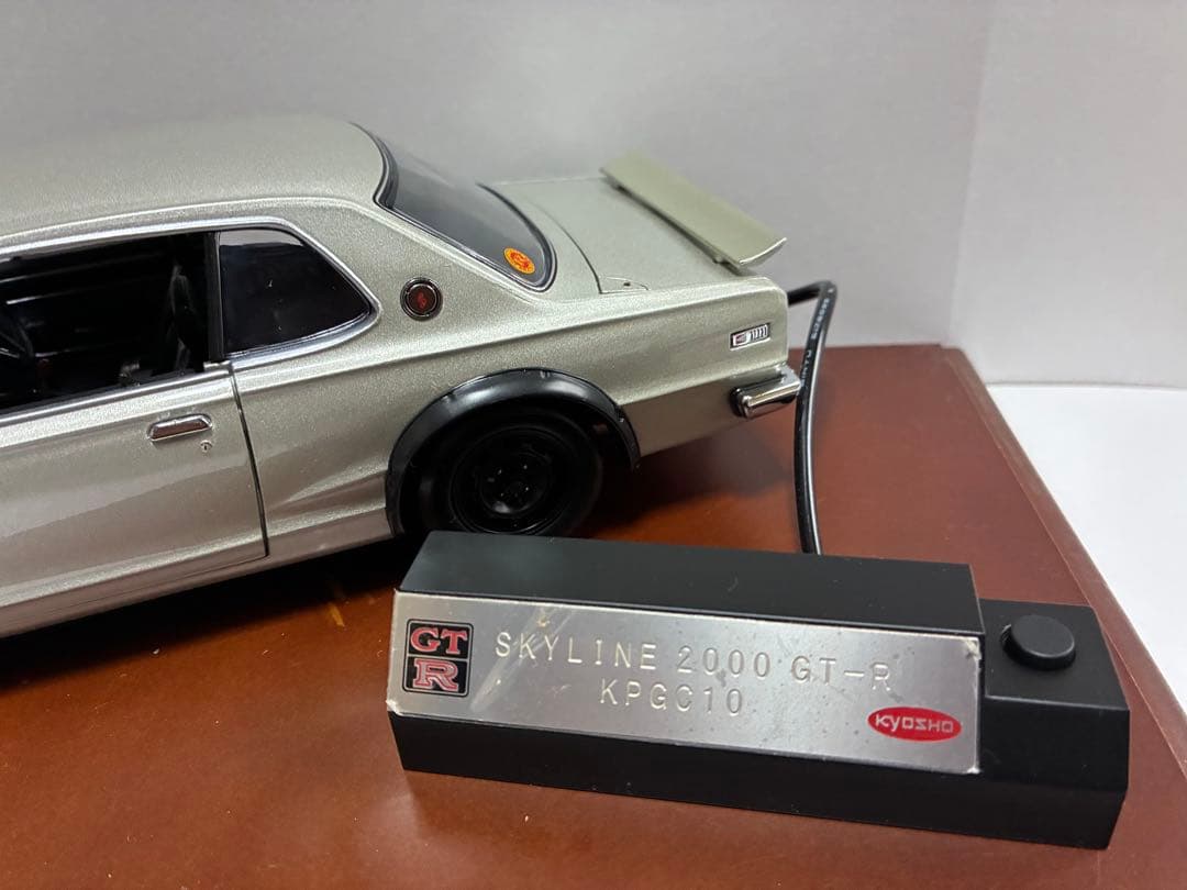 現状品　京商　1/18 スカイライン 2000GT-R KPGC10 ライト点灯