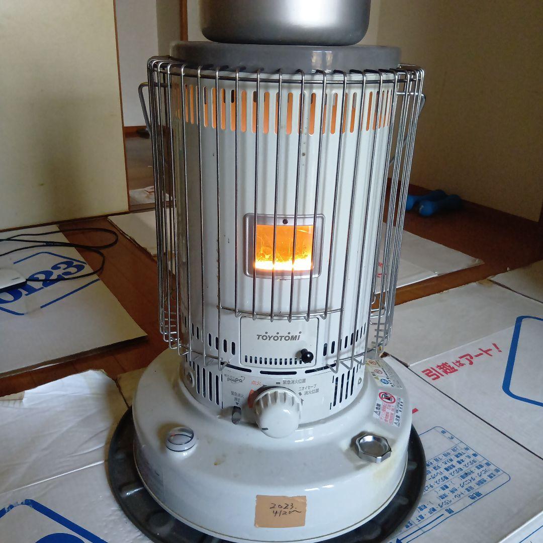 TOYOTOMI 大型石油ストーブ 点火窓付き2023年4月購入使用感あります 石油ストーブの新色登場。グレージュ、グレー、ホワイト、ブラックの4