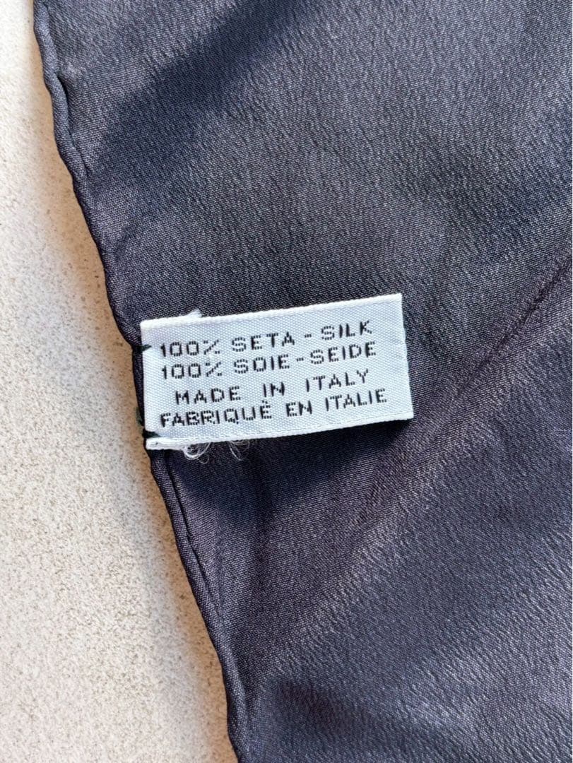 極美品】CHANEL カラフルシルクスカーフ ブラックベース タグ付き