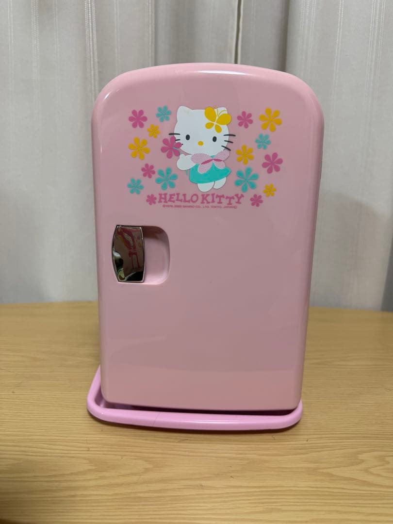 ハローキティミニ冷温庫 未使用】希少 当時物 ハローキティ ミニ冷蔵庫 保温機能付き。 2000