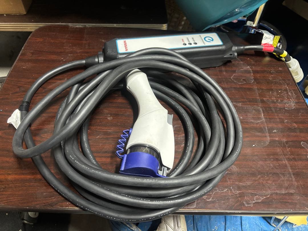 EV充電ケーブルと取扱説明2019年製 見せない普通充電器 | EV充電インフラ製品 | 新電元工業株式会社