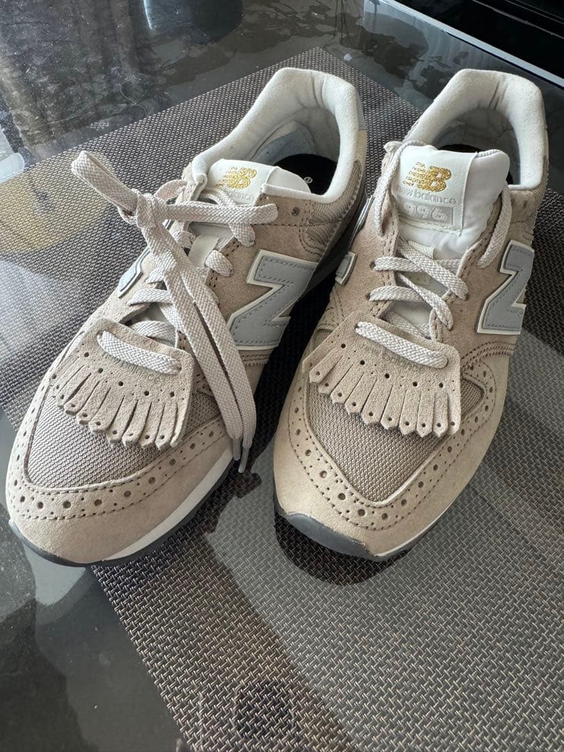 新品New Balance フリンジ付き スニーカー ベージュ - メルカリ