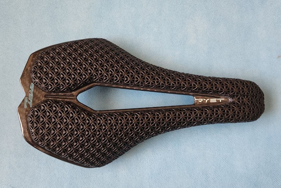【中古品】RYET 3Dプリント カーボンサドル Ryet 3Dプリントバイクカーボンサドル140mm 143mm超軽量ロードmtb