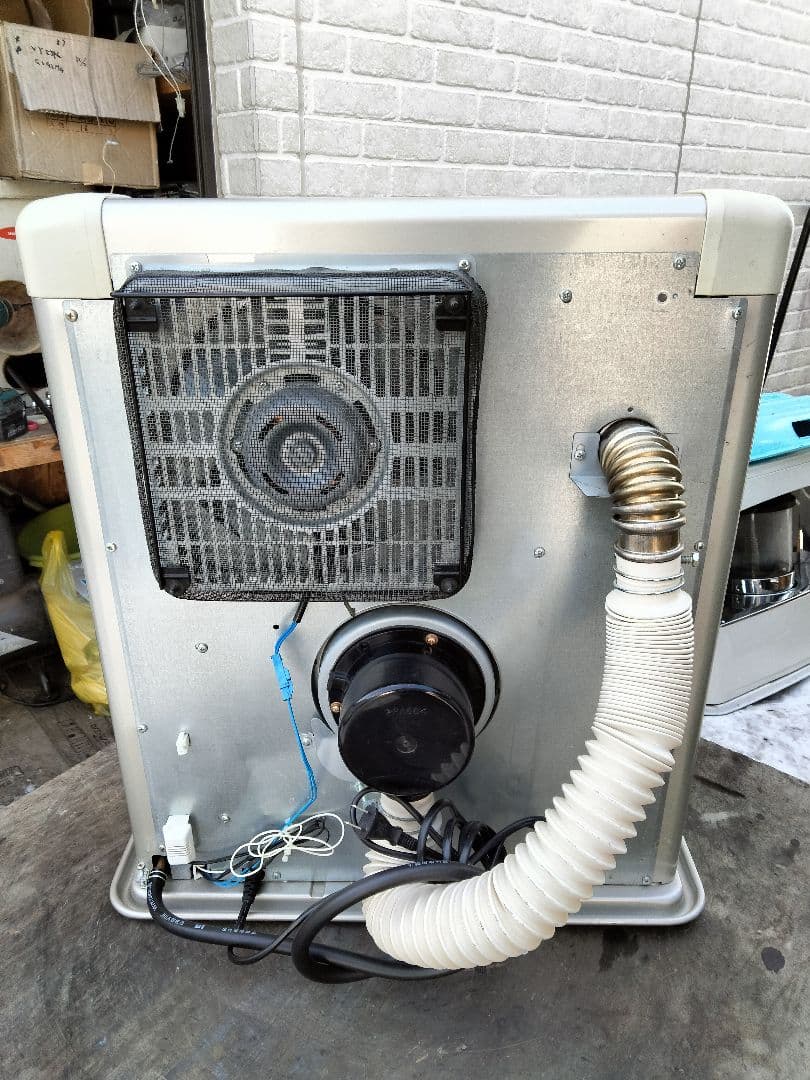 サンポットFF石油ストーブゼータス！品番「FFR‐562SX」2012年式中古品