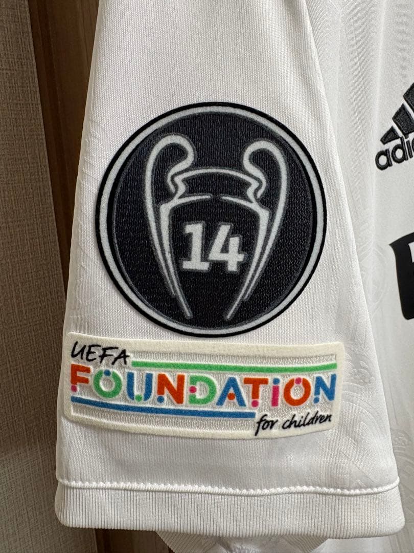 インスクリプション入り】カゼミーロ 直筆サイン入りユニフォーム