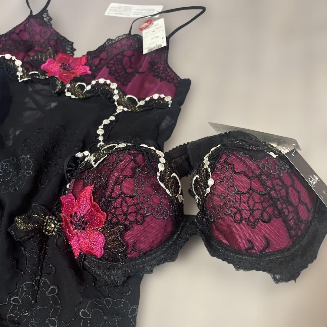 Salute花柄刺繍ブラジャーショーツキャミセット70D - メルカリ