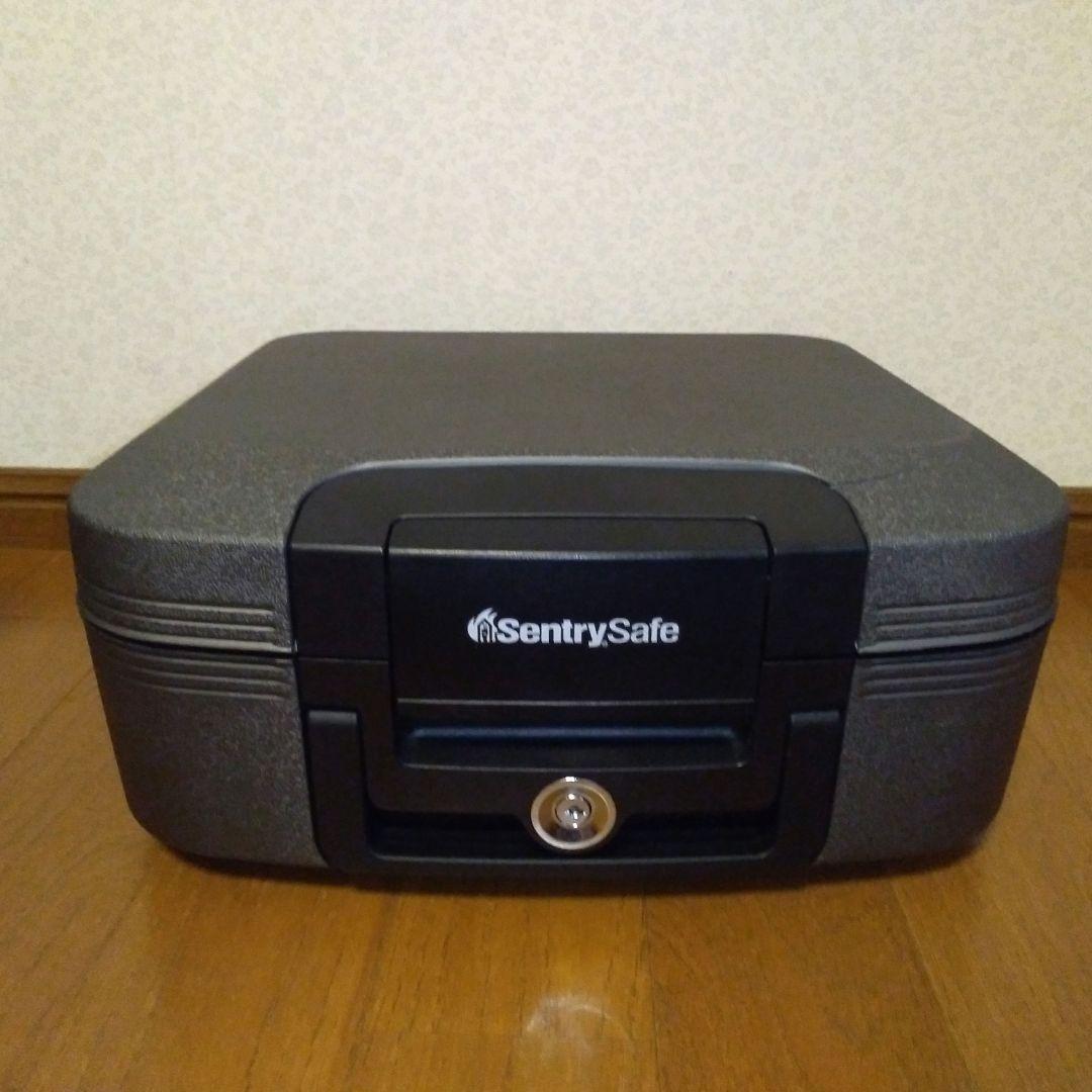Sentry(セントリー)UL規格 30分 耐火手提げ収納金庫 CHW20101 Amazon｜SENTRY (セントリー) 金庫 家庭用 UL規格 30分 耐火 手提げ