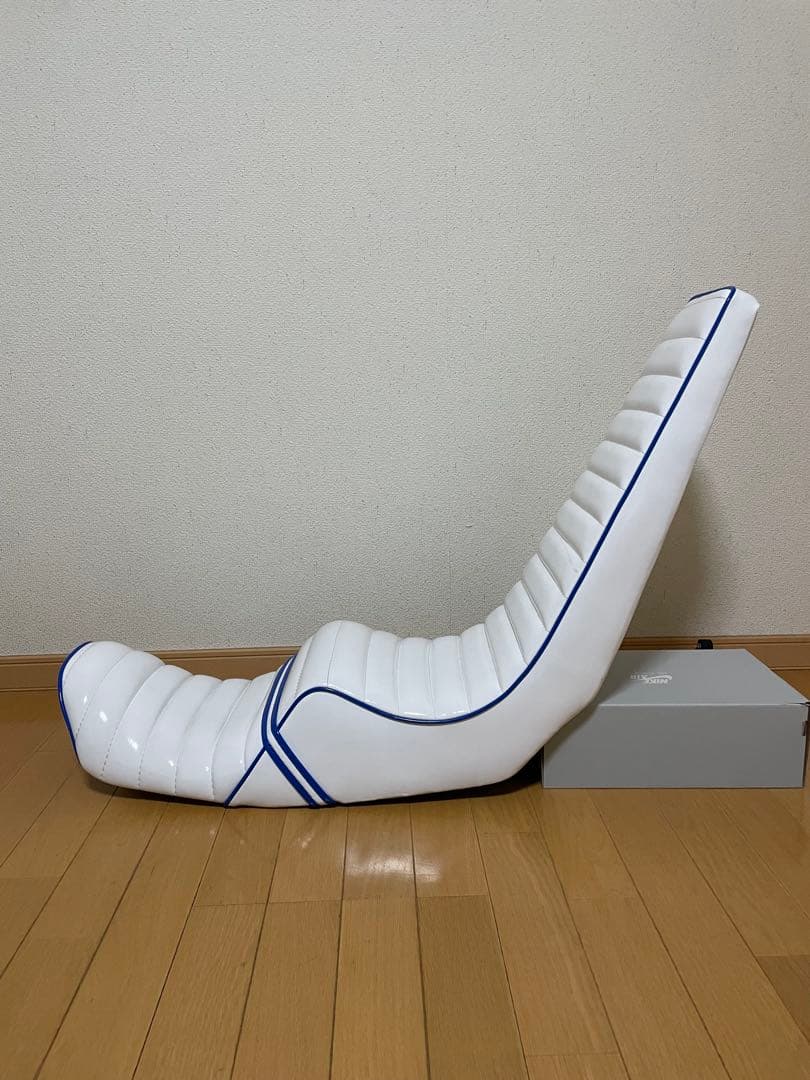 【純正シートベース】オオカワシート CBX400F用 墓石三段シート 純正シートベース】オオカワシート CBX400F用 墓石三段シート 墓石三段