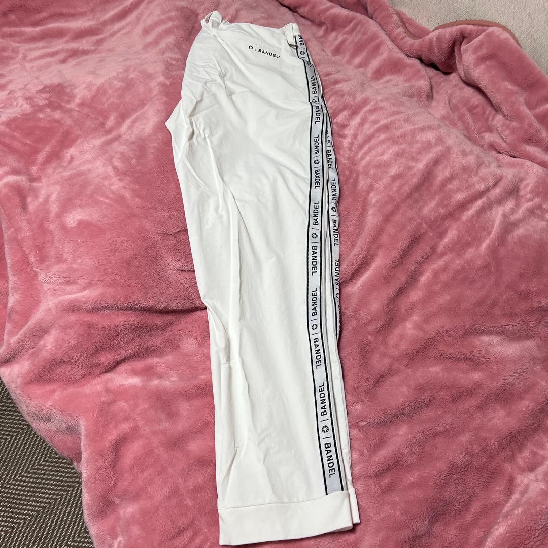 BANDEL ホワイトパンツ サイドロゴ入り SIDE LOGO STRECH TAPERED PANTS – BANDEL®︎｜公式オンラインストア