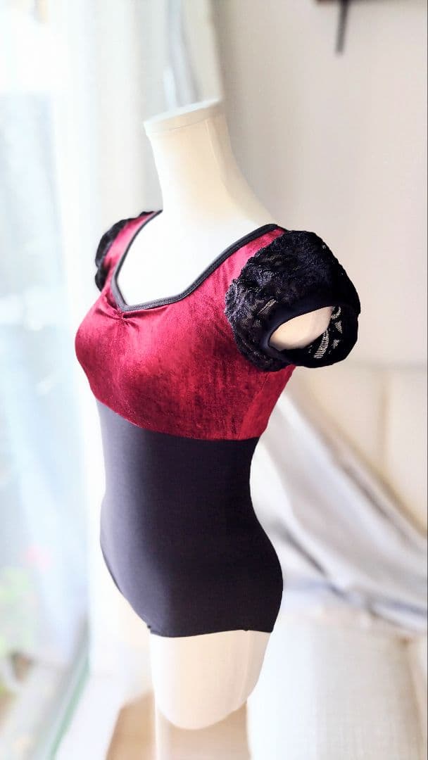 S～M/深いワインレッドクラッシュベロアとレースが高級感を醸し出す娘役レオタード