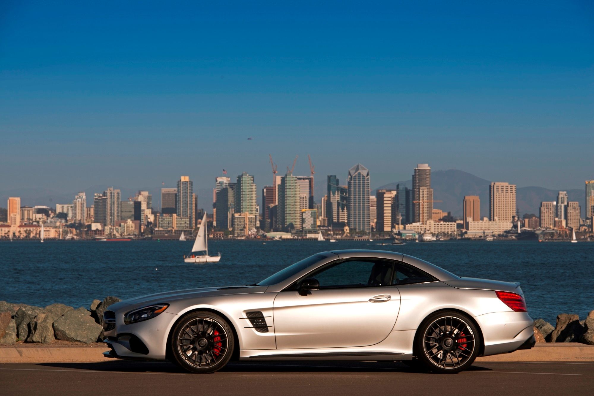 403593.jpg?q=50&fit=crop&w=825