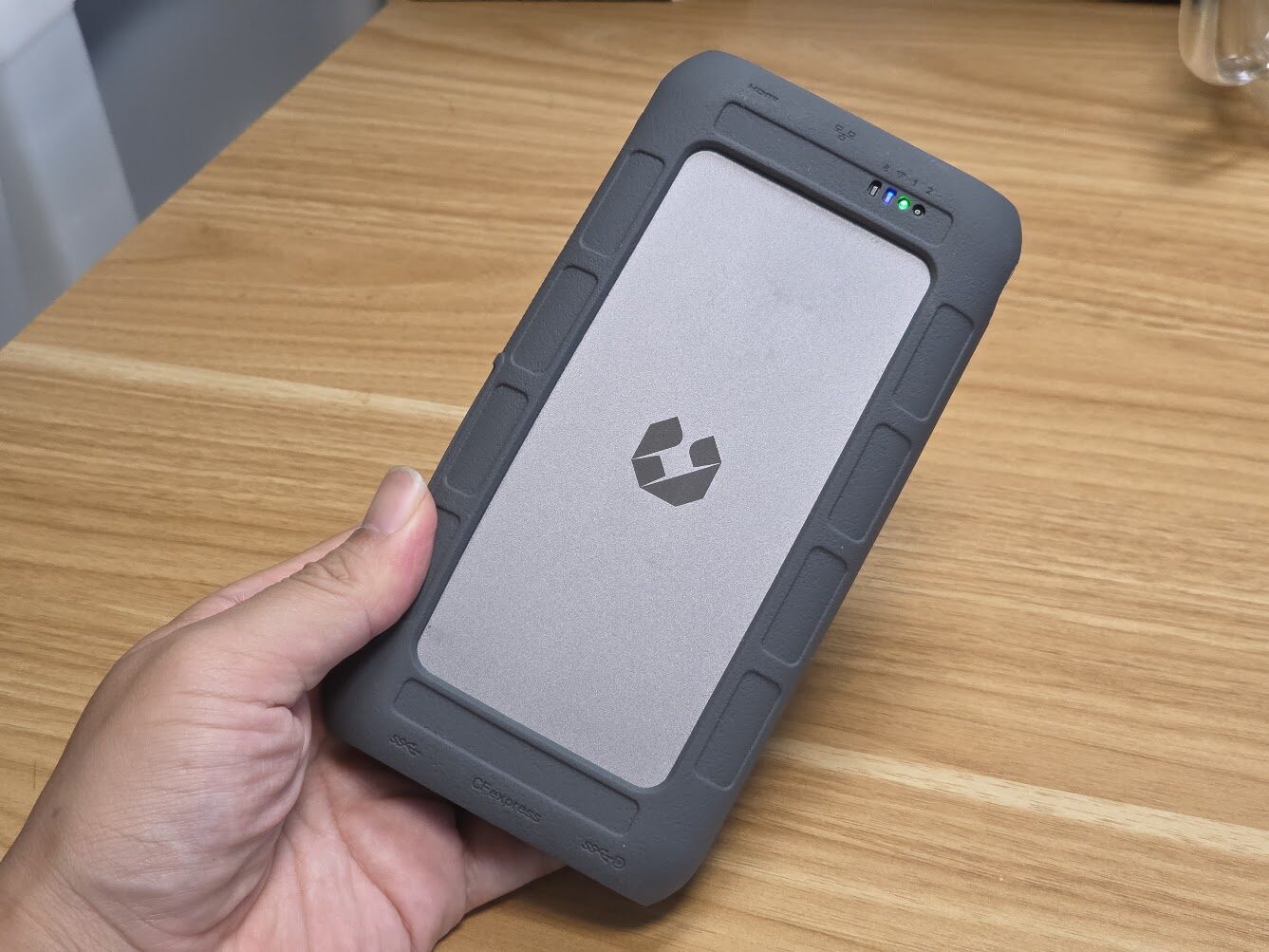 持ち運べるNAS！？最大16TBのポータブルNAS「UnifyDrive UT2」を先行