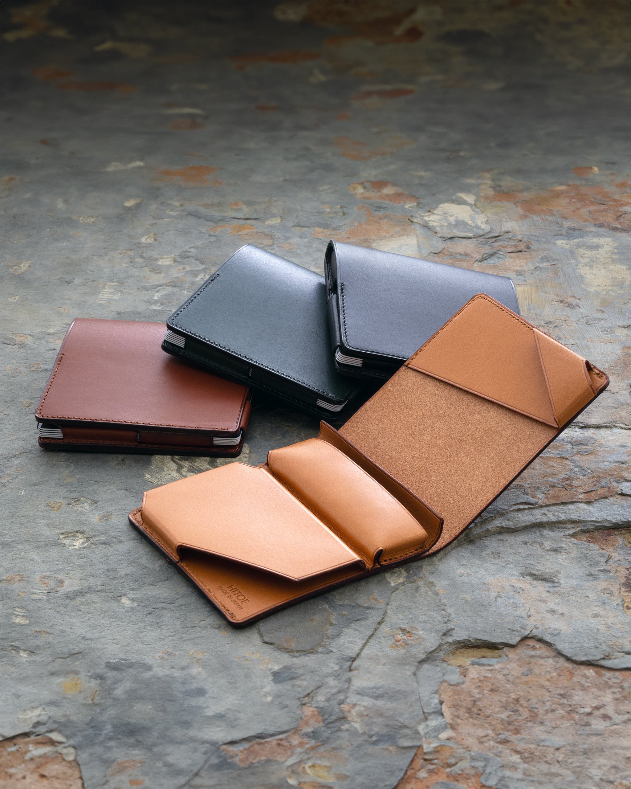 小さい薄い財布 Hitoe® Fold - Liscio - | 色艶深まるスムースレザー