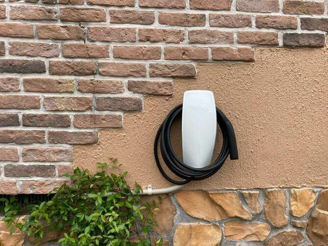 ウォールコネクター取付工事 - 株式会社シスコムネット